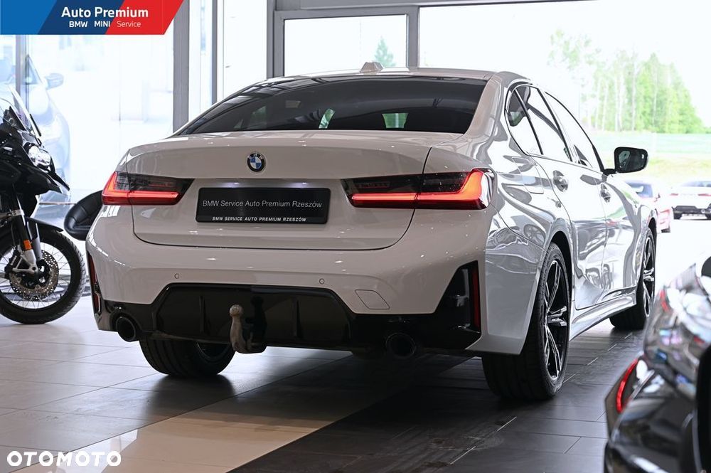 BMW Seria 3 330d xDrive MHEV - 18