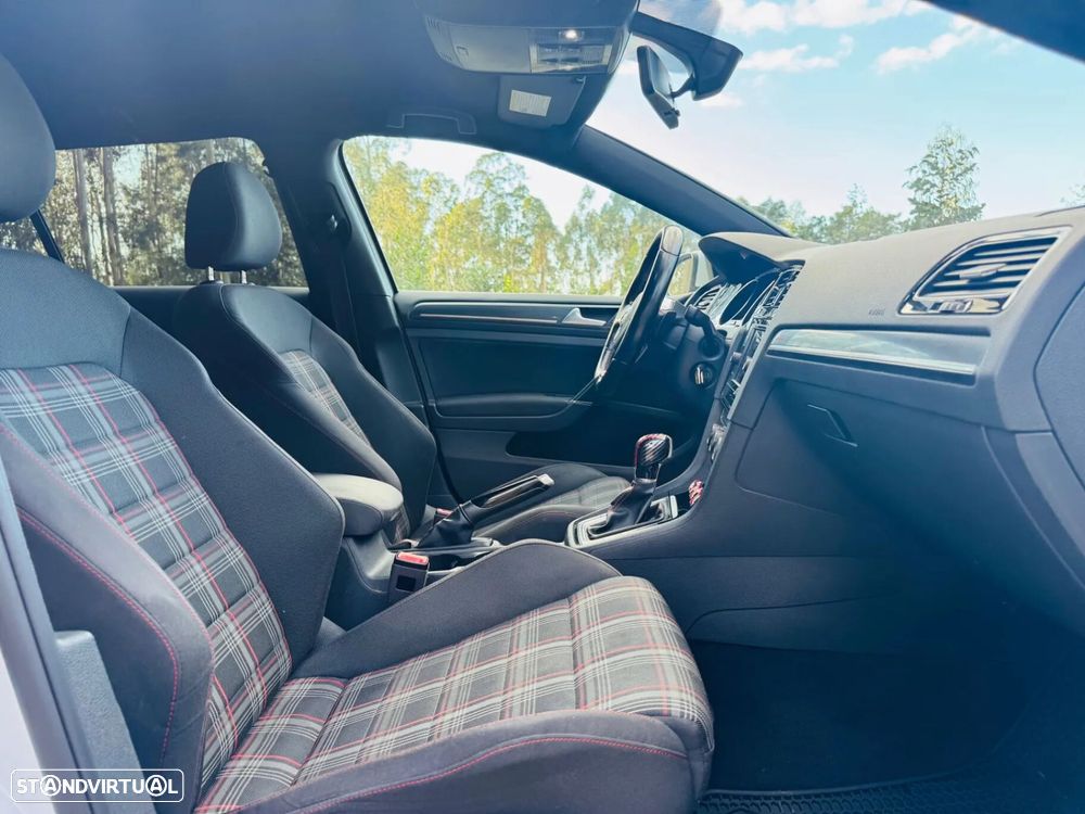 VW Golf 2.0 TSi GTi DSG Performance - 36