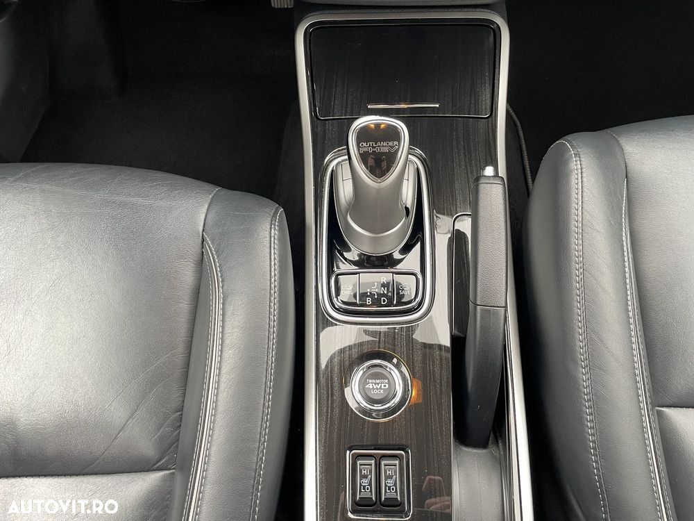 Mitsubishi Outlander 2.0 4WD Plug-In Hybrid Top - 20