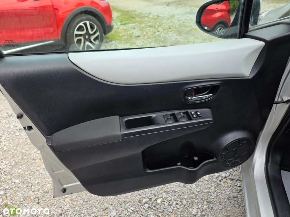Toyota Yaris 1.5 VVT-i Lounge - 17