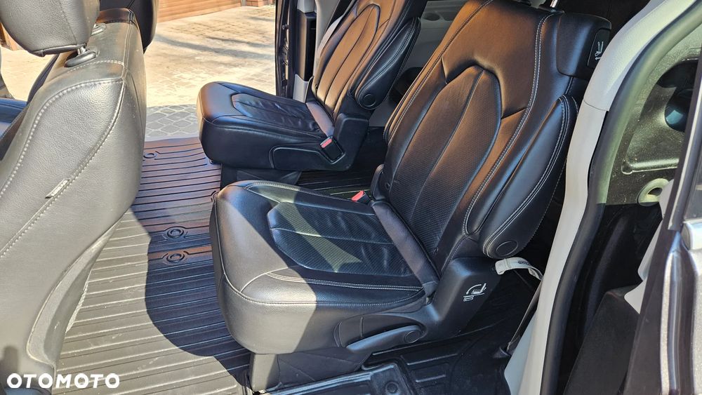 Chrysler Pacifica - 26