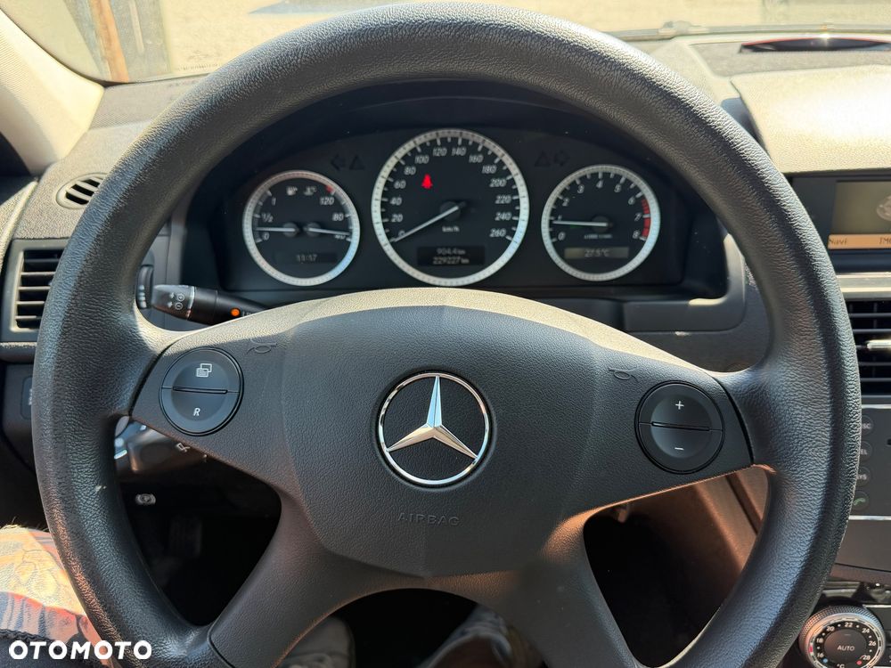 Mercedes-Benz Klasa C 180 Kompressor BlueEFFICIENCY Elegance - 14