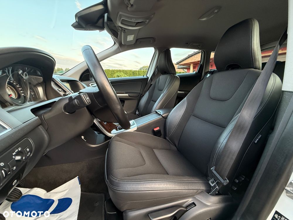 Volvo XC 60 D4 Drive-E Momentum - 28
