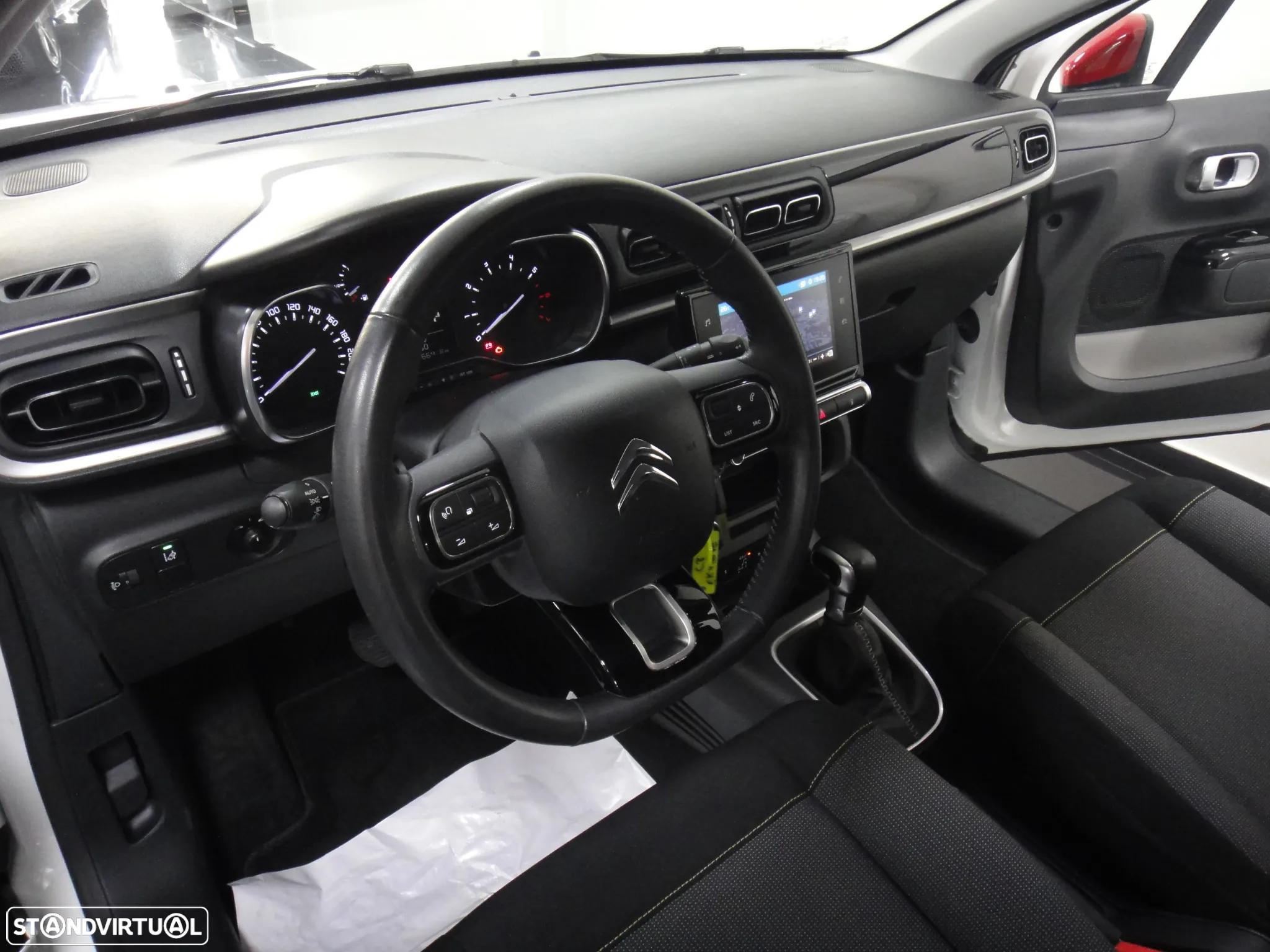 Citroën C3 1.2 PureTech Shine EAT6 - 10