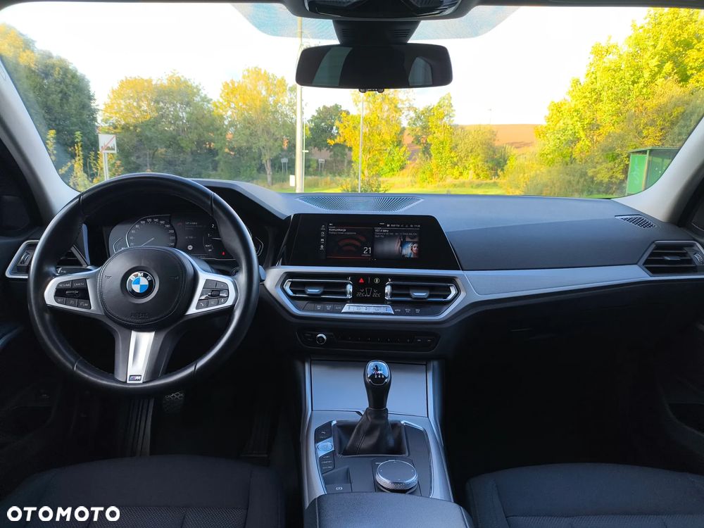 BMW Seria 3 318i - 23