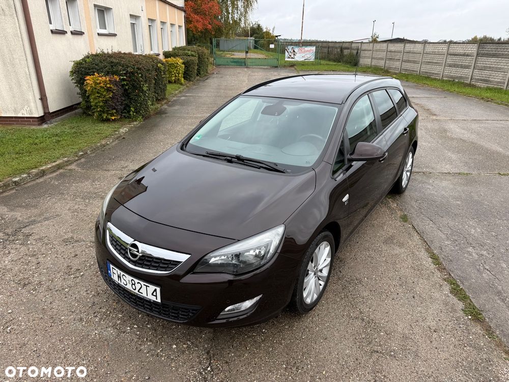 Opel Astra 1.4 Turbo 150 Jahre - 11