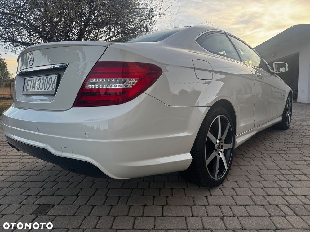 Mercedes-Benz Klasa C 220 CDI BlueEff Edition - 9