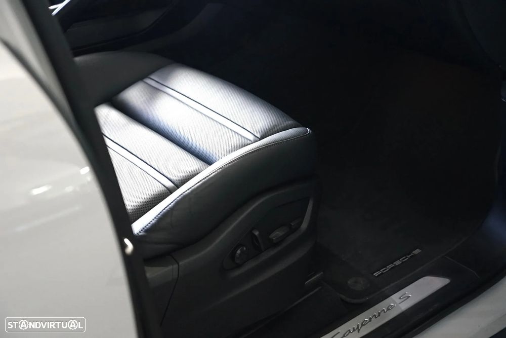 Porsche Cayenne S E-Hybrid - 16