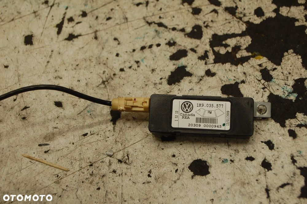WZMACNIACZ ANTENOWY 1K9035577 VW GOLF V KOMBI GOLF VI KOMBI - 1