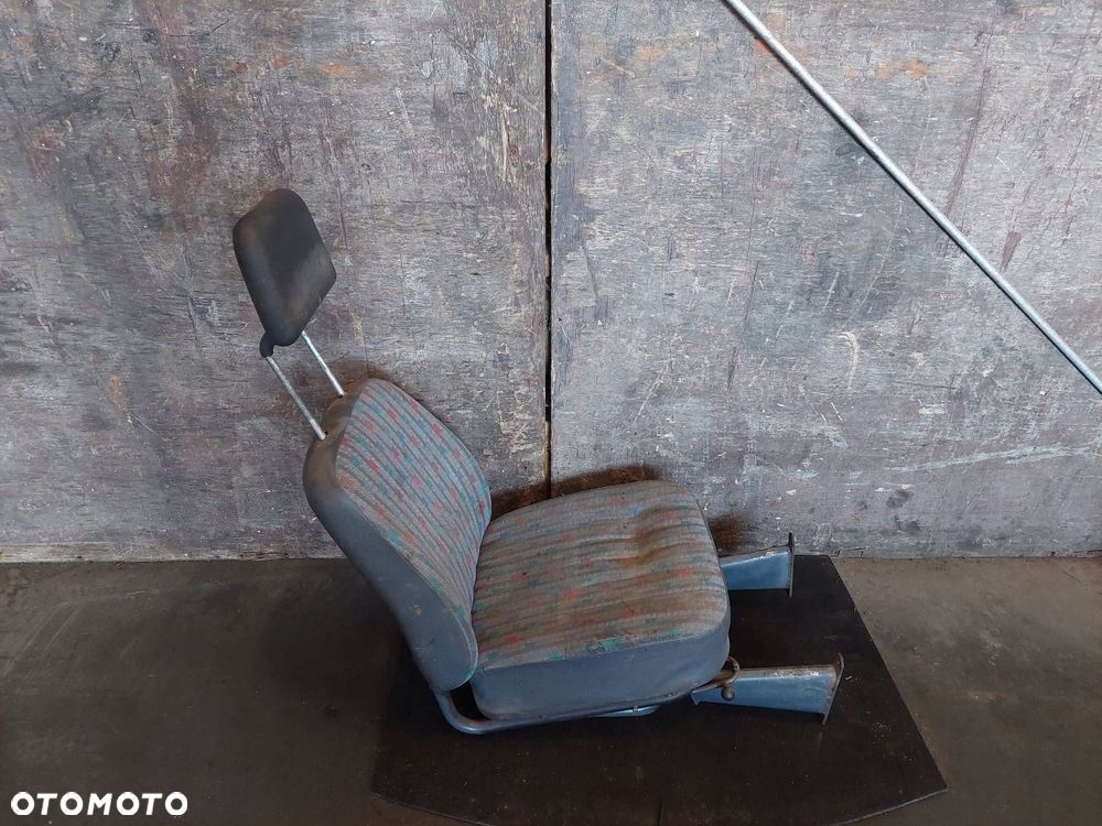 FOTEL PRAWY PRZÓD MERCEDES-BENZ T1 KACZKA - 2