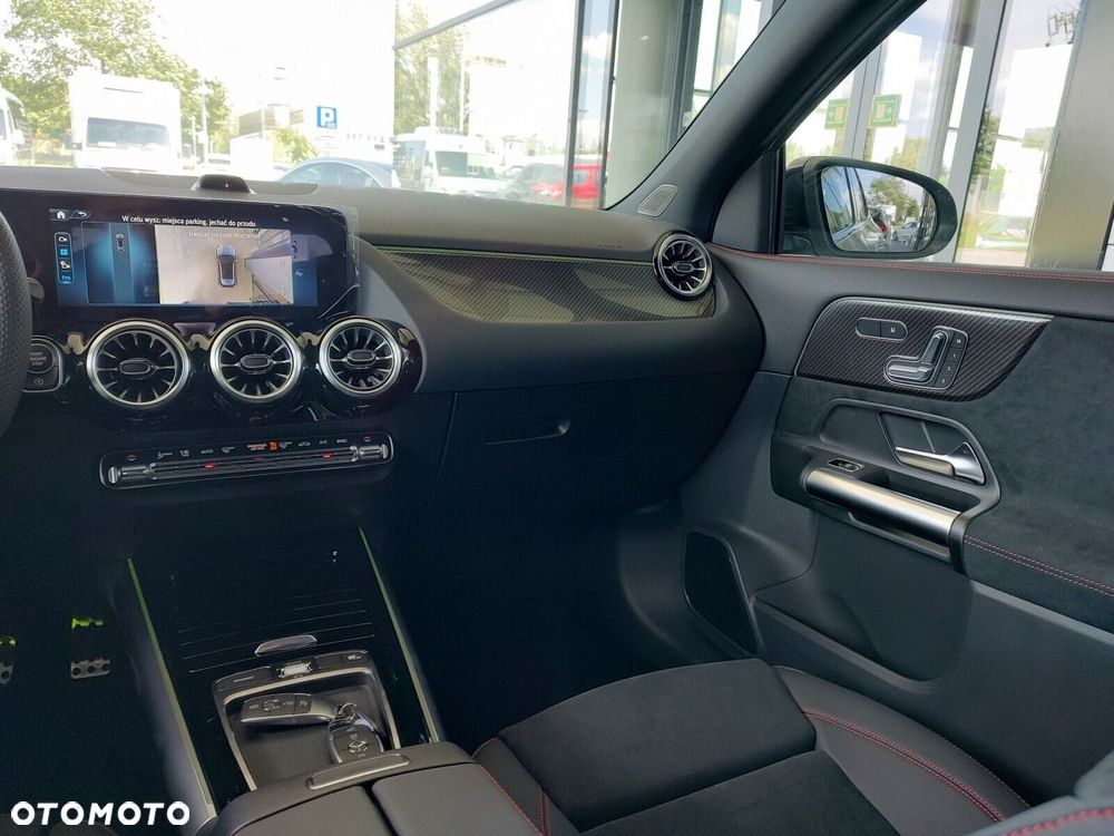 Mercedes-Benz GLA - 12
