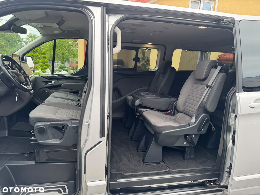 Ford Tourneo Custom - 35