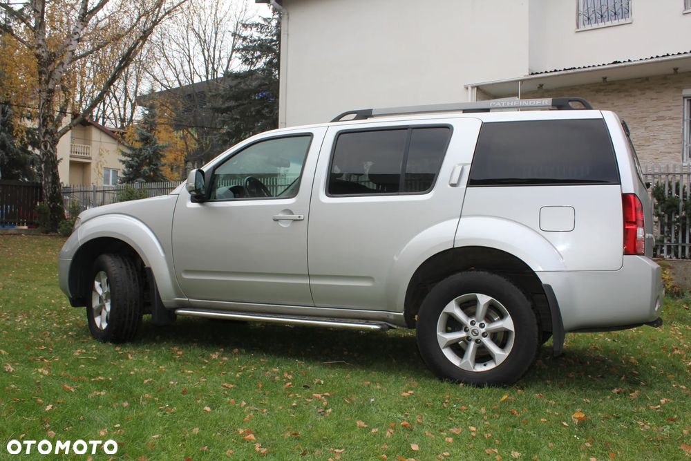 Nissan Pathfinder 2.5 D LE - 5