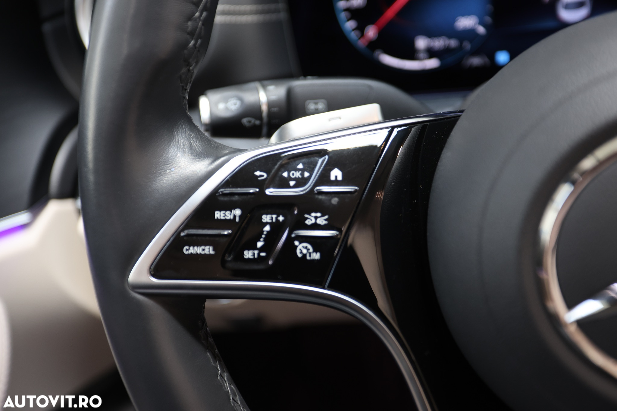 Mercedes-Benz E 300 d 4Matic 9G-TRONIC Exclusive - 26