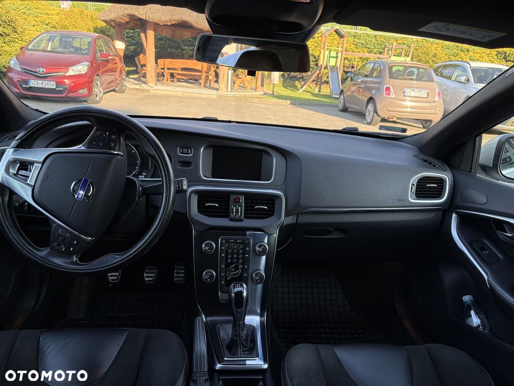 Volvo V40 D2 Drive-E R-Design Kinetic - 2