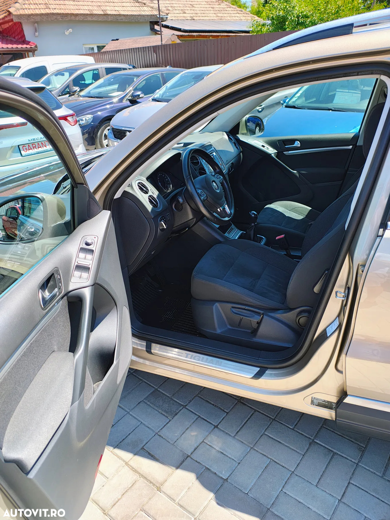 Volkswagen Tiguan 2.0 TDI DPF BlueMotion Technology Lounge Sport & Style - 15