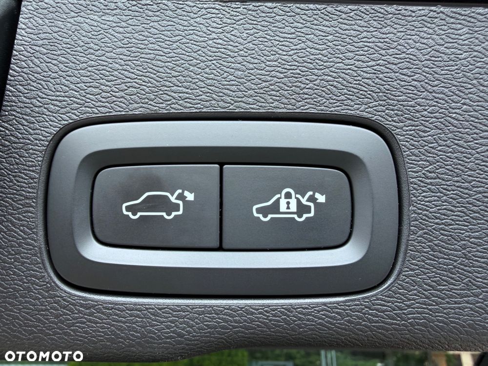 Volvo XC 60 B4 D AWD Plus Dark - 21