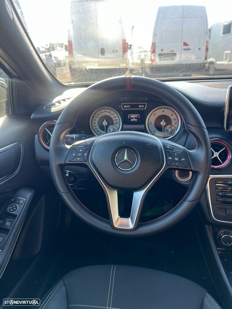 Mercedes-Benz A 180 d AMG Line - 26