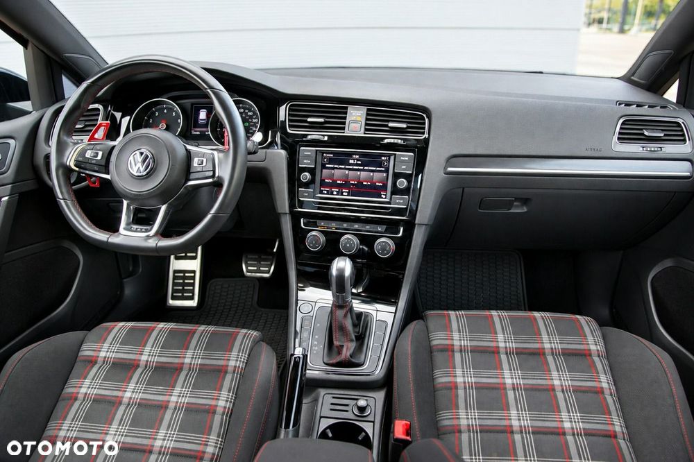 Volkswagen Golf - 12