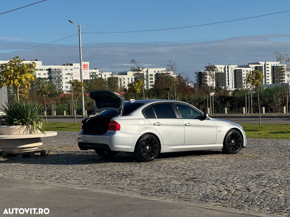 BMW Seria 3 320d - 30