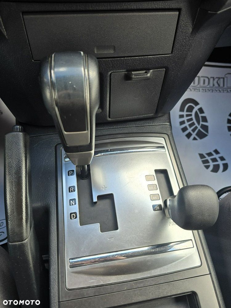 Mitsubishi Pajero - 27
