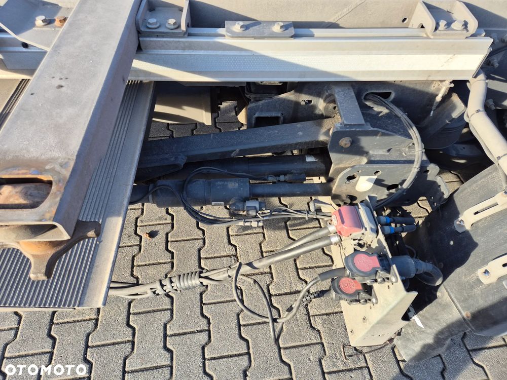 Volvo FH 460 BDF z windą + przyczepa - 24