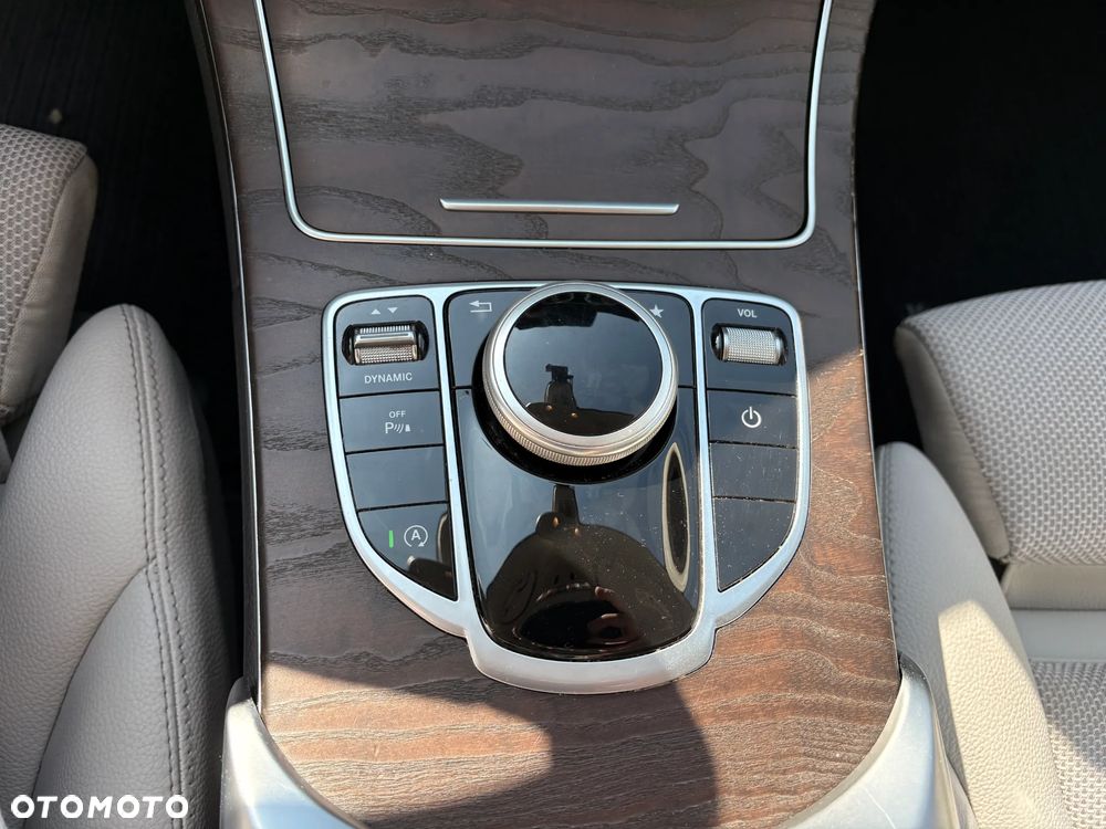 Mercedes-Benz Klasa C 200 4-Matic 9G-TRONIC - 17