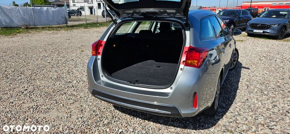 Toyota Auris 1.8 HSD Luna - 19