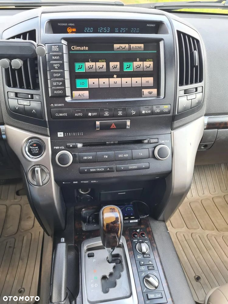 Toyota Land Cruiser - 12