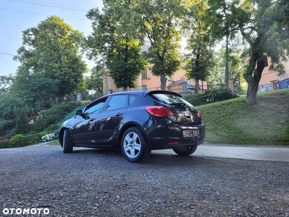 Opel Astra 1.6 Innovation - 36