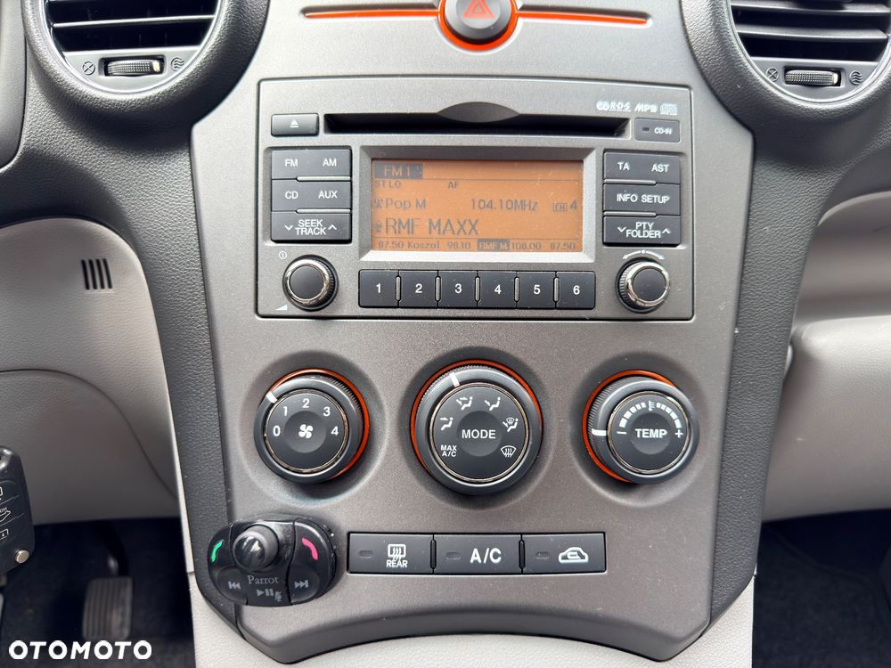 Kia Carens 1.7 CRDi 115 Fifa World Cup Edition - 35