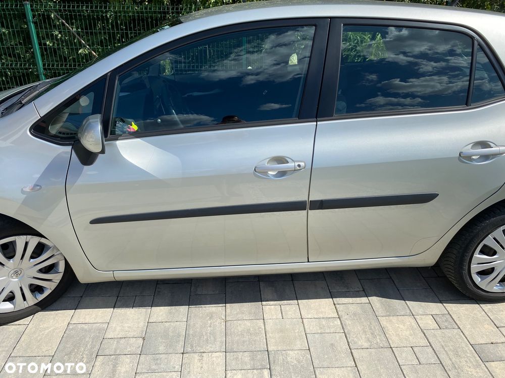 Toyota Auris 1.6 VVT-i Luna MM - 2