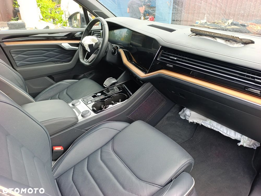 Volkswagen Touareg 3.0 V6 TSI OPF 4Motion - 16