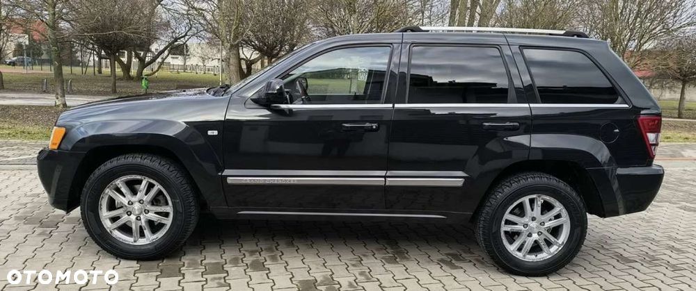 Jeep Grand Cherokee - 32