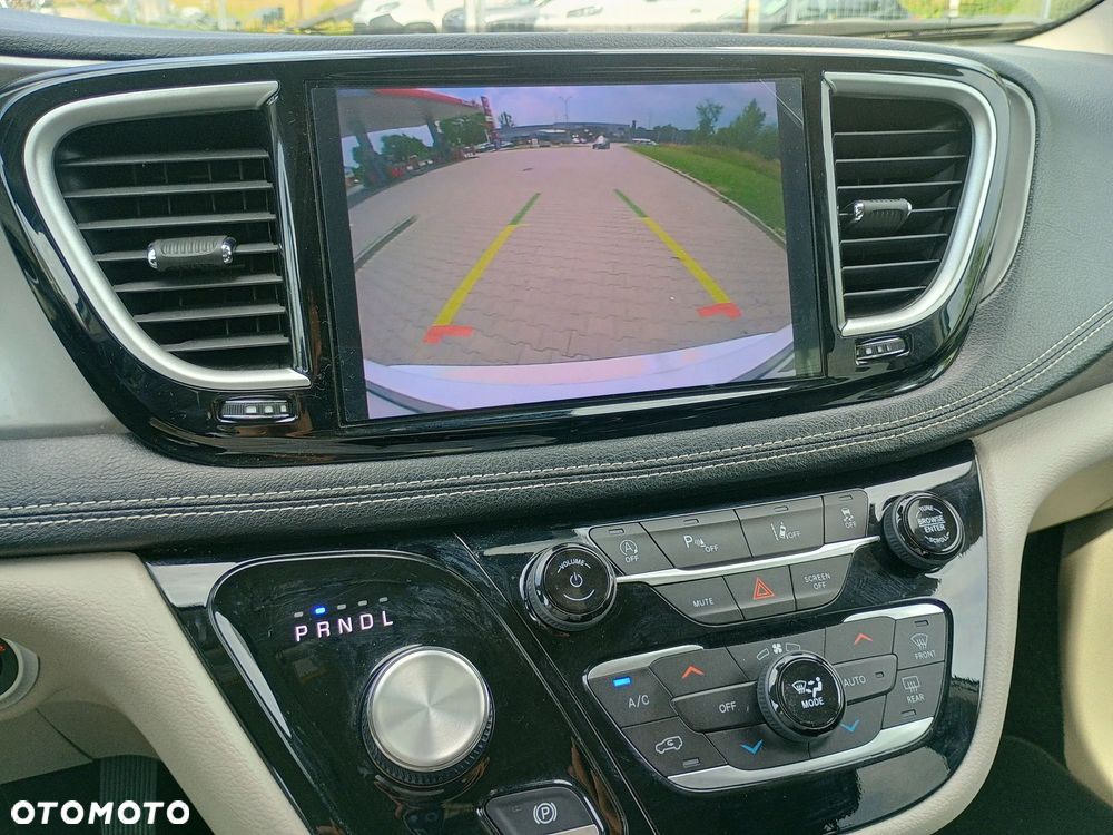 Chrysler Pacifica - 28