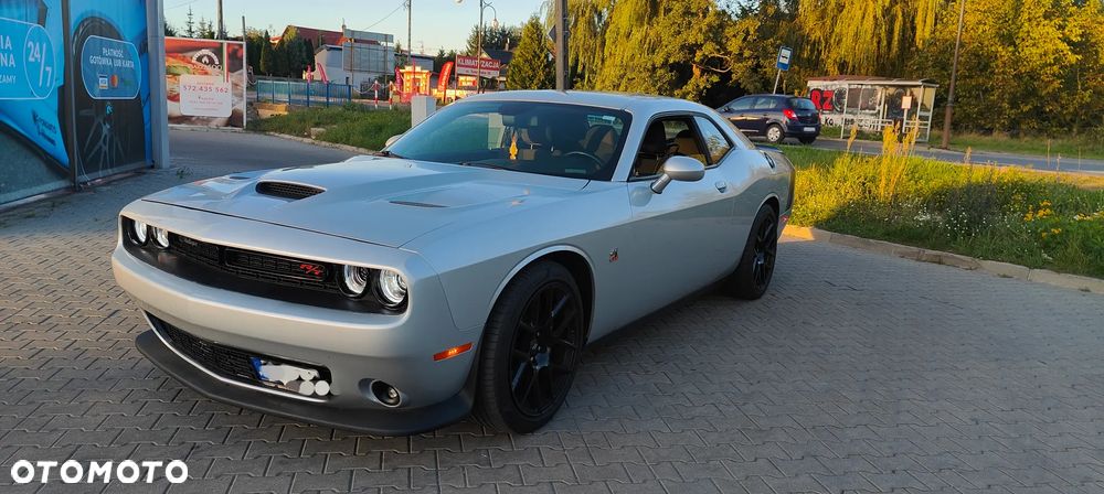 Dodge Challenger - 1