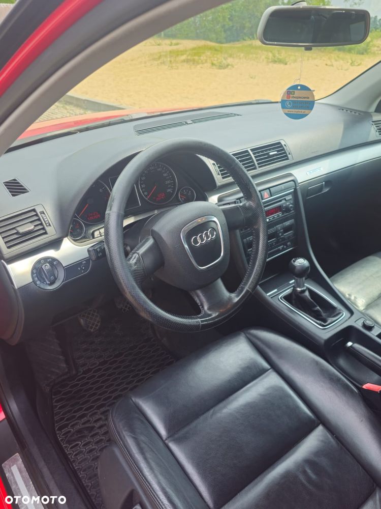 Audi A4 Limousine - 12