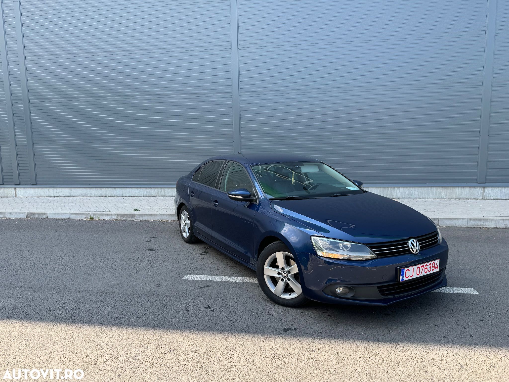 Volkswagen Jetta - 1