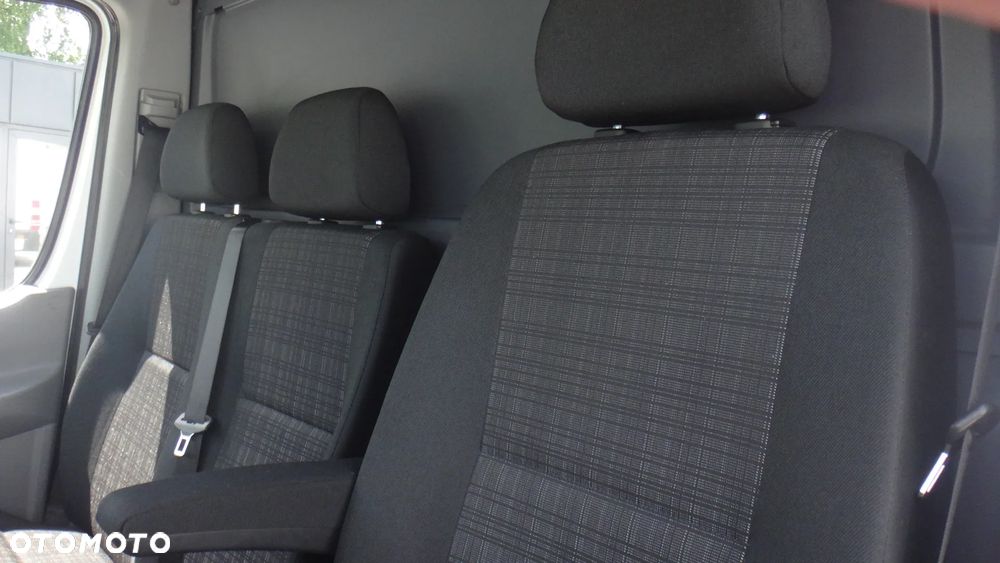 Mercedes-Benz Sprinter - 12