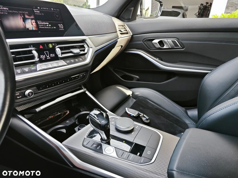 BMW Seria 3 318i M Sport - 13