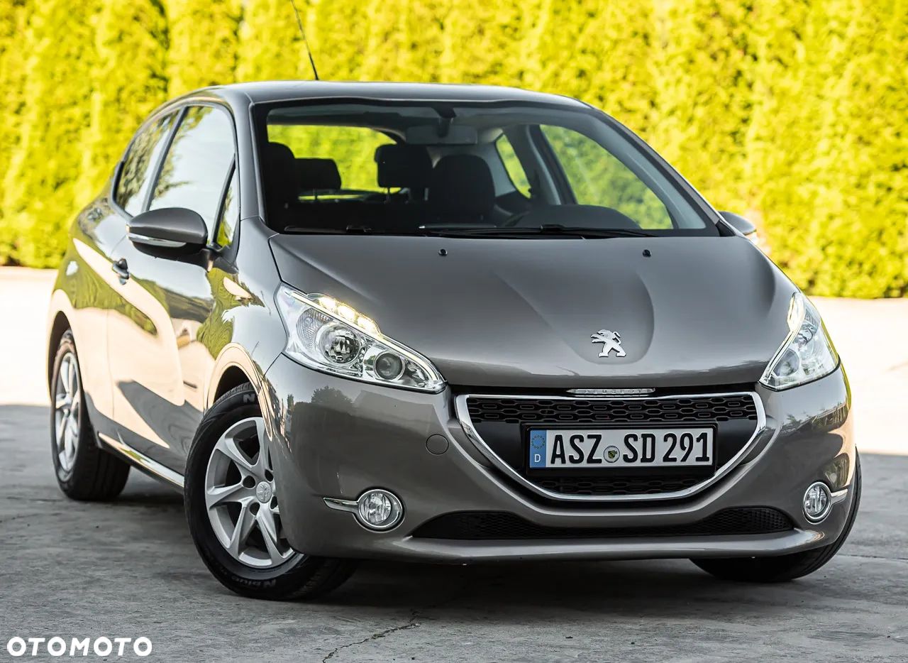 Peugeot 208 - 1