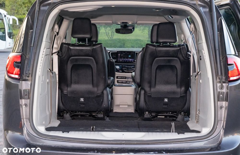 Chrysler Pacifica - 26