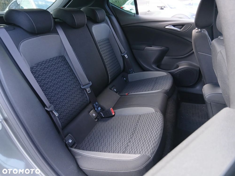 Opel Astra 1.2 T GS Line S&S - 19