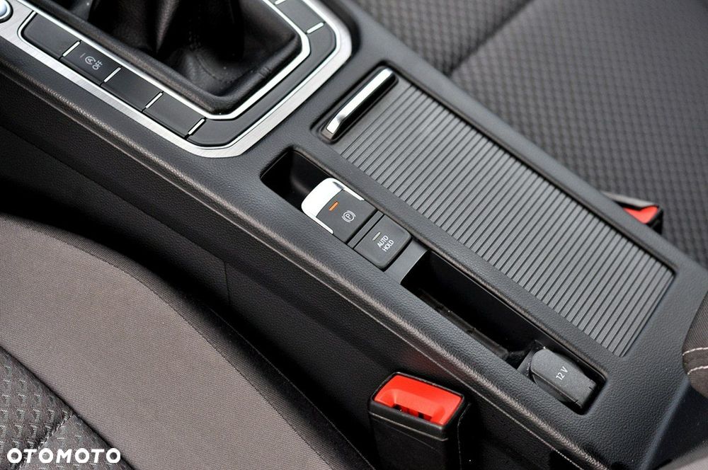 Volkswagen Passat 1.6 TDI BMT Comfortline - 13