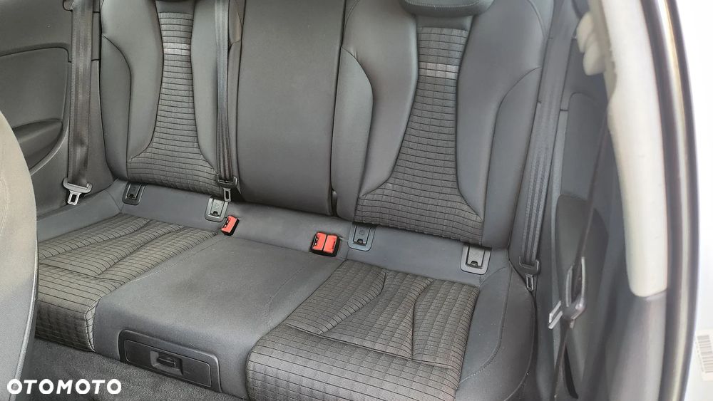 Audi A3 1.4 TFSI cylinder on demand S line Sportpaket - 8