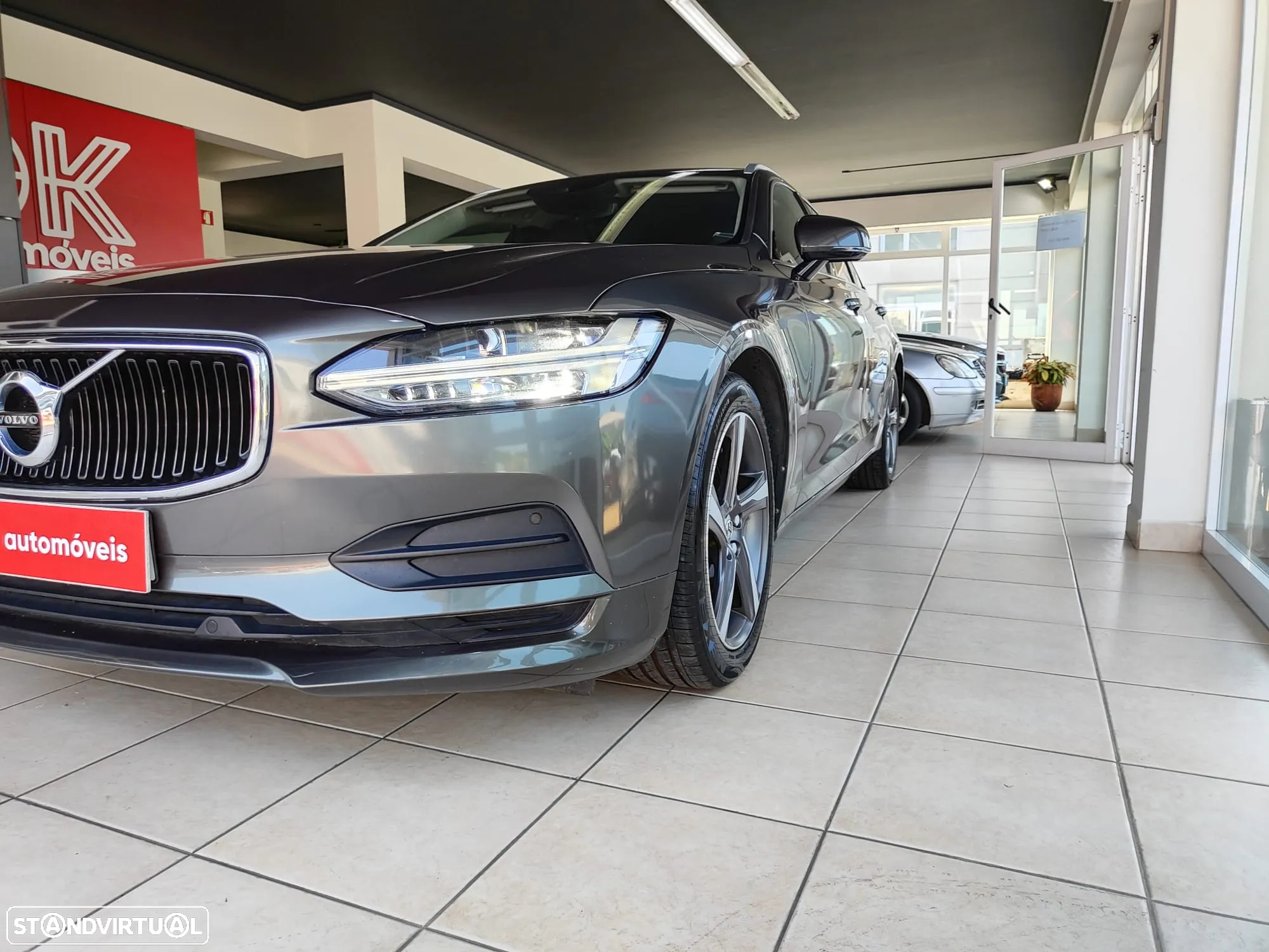 Volvo V90 2.0 D4 Momentum Geartronic - 6