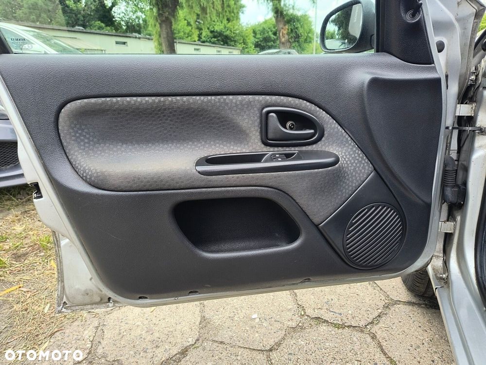 Renault Clio - 17
