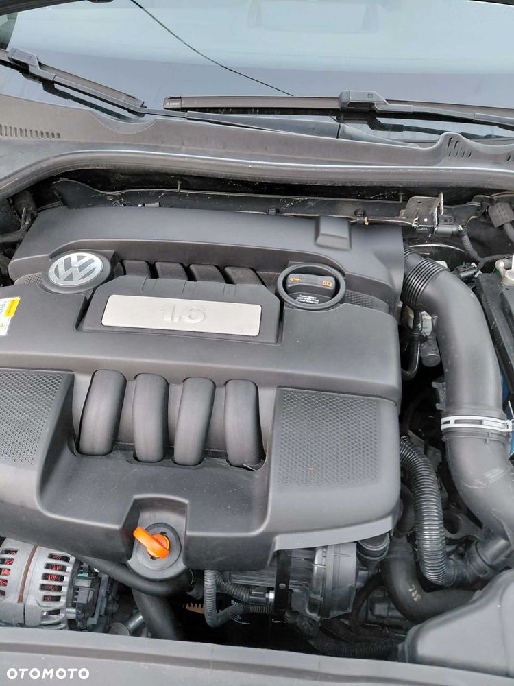 Volkswagen Golf - 6