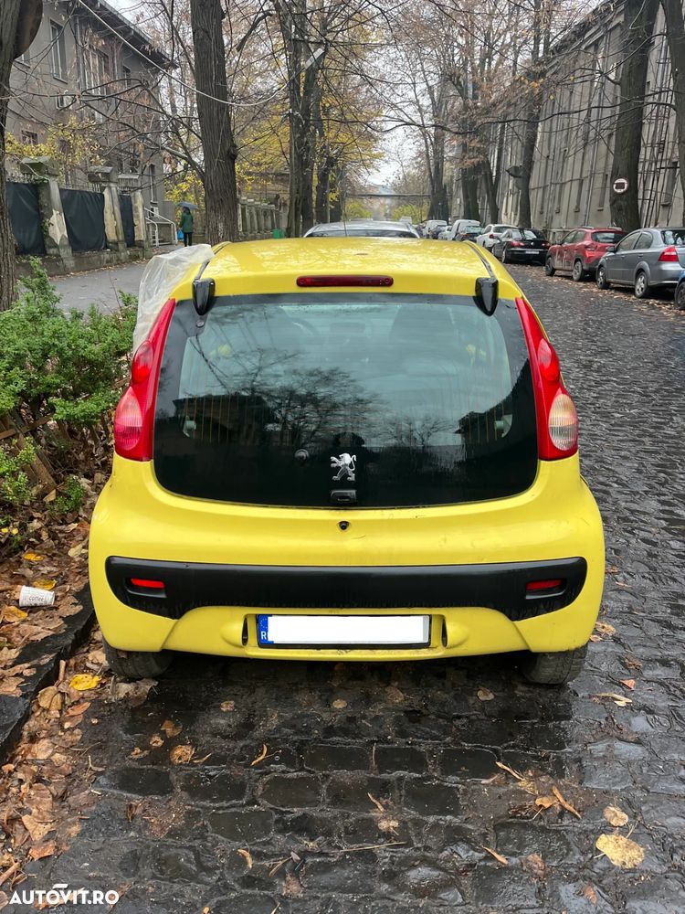 Dezmembrez Peugeot 107 1.0 benzina 2006 galben cu 4 usi - 3