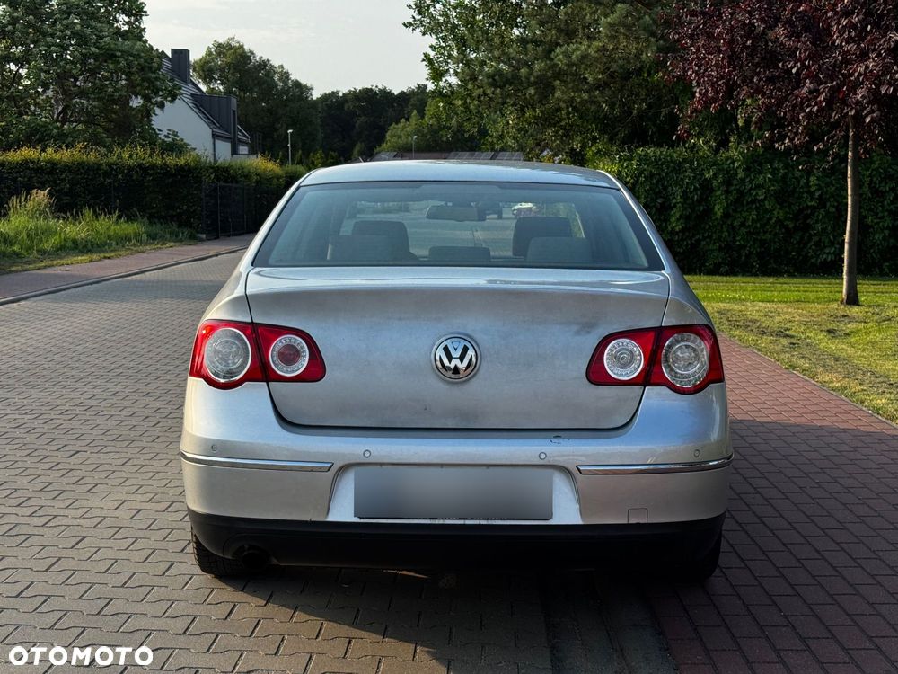 Volkswagen Passat 1.6 FSI Highline - 8